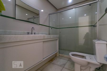 Apartamento à venda com 355m², 4 quartos e 4 vagas Apartamento à venda com 355m², 4 quartos e 4 vagasBanheiro da Suíte 2