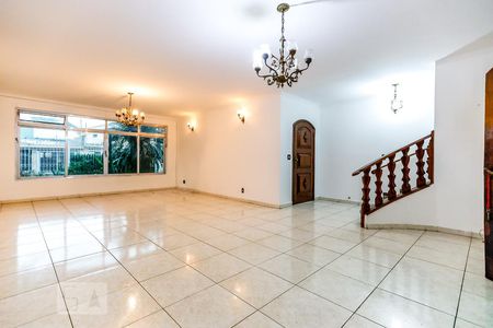  Sala 1 de casa para alugar com 4 quartos, 370m² em Jardim Leonor Mendes de Barros, São Paulo
