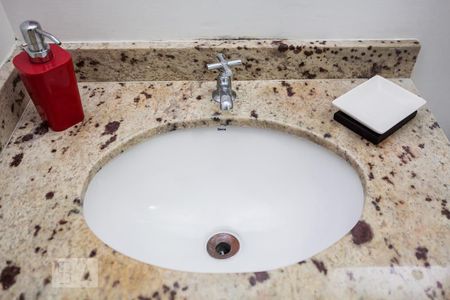 Apartamento à venda com 56m², 2 quartos e 1 vaga Apartamento à venda com 56m², 2 quartos e 1 vagaDetalhe do banheiro da suíte