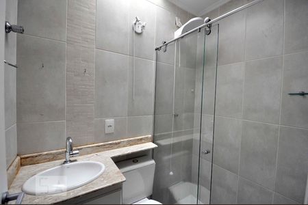 Banheiro  de casa de condomínio para alugar com 2 quartos, 80m² em Vila Polopoli, São Paulo