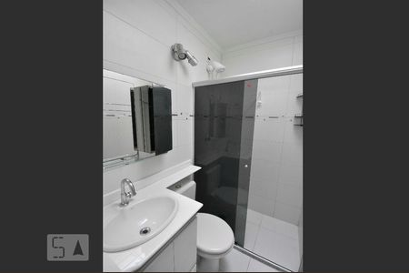 Banheiro da Suíte  de casa de condomínio para alugar com 2 quartos, 80m² em Vila Polopoli, São Paulo