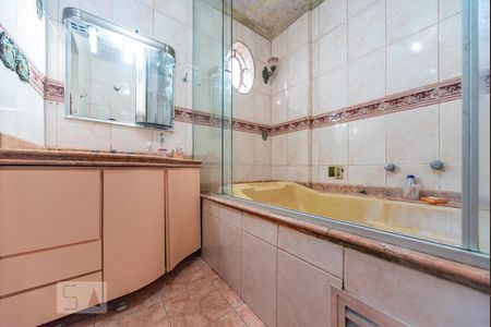 Apartamento à venda com 311m², 5 quartos e 3 vagas Apartamento à venda com 311m², 5 quartos e 3 vagasBanheiro do Quarto 4