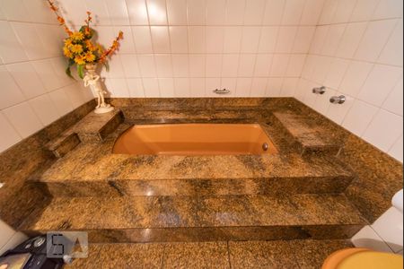 Apartamento à venda com 311m², 5 quartos e 3 vagas Apartamento à venda com 311m², 5 quartos e 3 vagasBanheira