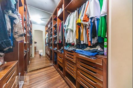 Apartamento à venda com 311m², 5 quartos e 3 vagas Apartamento à venda com 311m², 5 quartos e 3 vagasCloset do Quarto 4