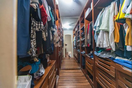 Apartamento à venda com 311m², 5 quartos e 3 vagas Apartamento à venda com 311m², 5 quartos e 3 vagasCloset do Quarto 4