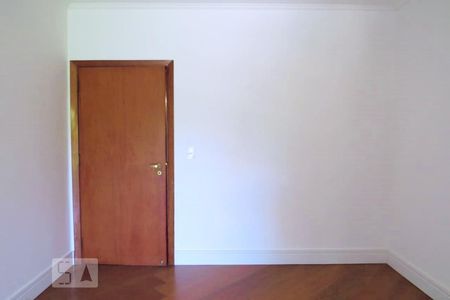 Casa à venda com 438m², 4 quartos e 6 vagasQuarto 2 - Suíte