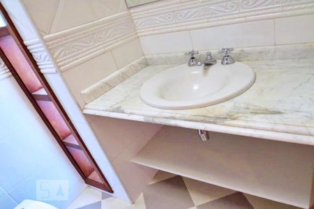 Casa à venda com 438m², 4 quartos e 6 vagasBanheiro da Suíte 3