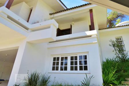 Casa à venda com 438m², 4 quartos e 6 vagasFachada