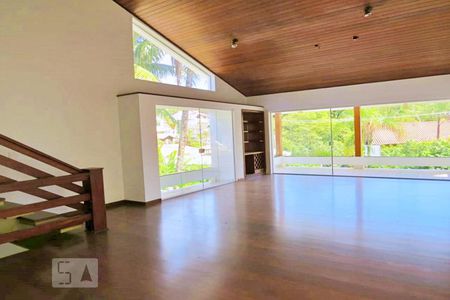 Casa à venda com 438m², 4 quartos e 6 vagasSala
