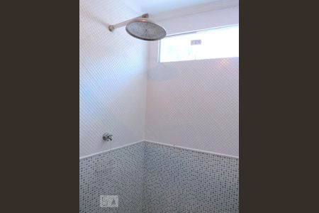 Casa à venda com 438m², 4 quartos e 6 vagasDucha