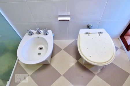 Casa à venda com 438m², 4 quartos e 6 vagasBanheiro da Suíte 3