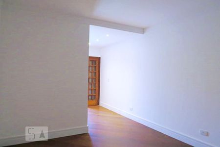 Casa à venda com 438m², 4 quartos e 6 vagasQuarto 2 - Suíte