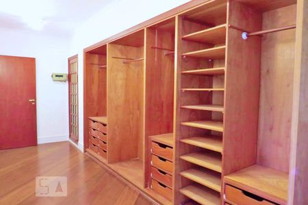 Casa à venda com 438m², 4 quartos e 6 vagasCloset da suíte 1