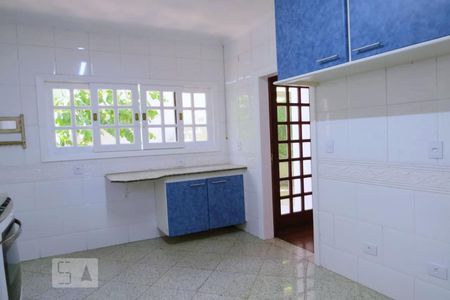 Casa à venda com 438m², 4 quartos e 6 vagasCozinha - Armários
