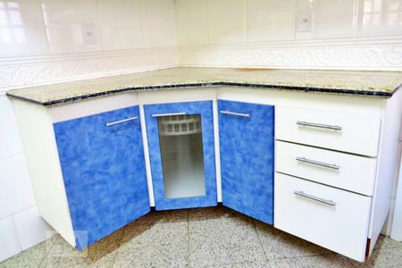 Casa à venda com 438m², 4 quartos e 6 vagasCozinha - Armários