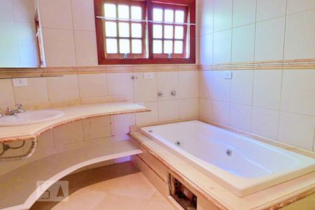 Casa à venda com 438m², 4 quartos e 6 vagasDetalhe banheiro 4