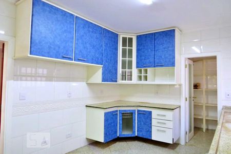 Casa à venda com 438m², 4 quartos e 6 vagasCozinha - Armários