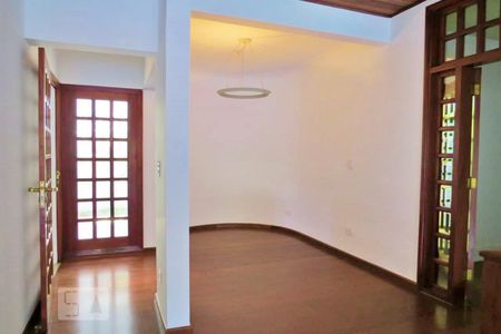 Casa à venda com 438m², 4 quartos e 6 vagasHall social