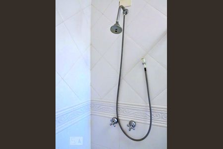 Casa à venda com 438m², 4 quartos e 6 vagasDucha