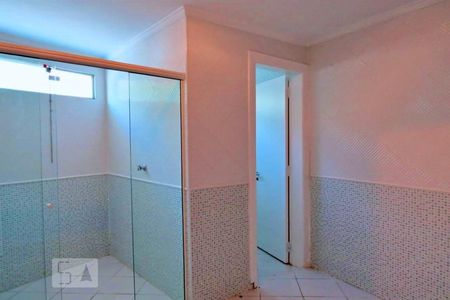 Casa à venda com 438m², 4 quartos e 6 vagasDetalhe banheiro da Sauna