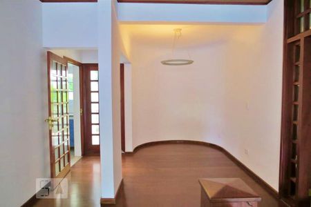 Casa à venda com 438m², 4 quartos e 6 vagasHall social