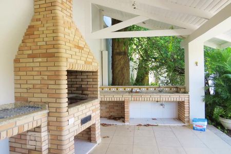 Casa à venda com 438m², 4 quartos e 6 vagasChurrasqueira