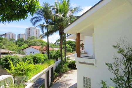 Casa à venda com 438m², 4 quartos e 6 vagasÁrea Externa