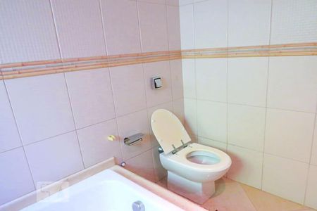 Casa à venda com 438m², 4 quartos e 6 vagasBanheiro 4