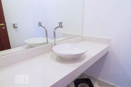 Casa à venda com 438m², 4 quartos e 6 vagasLavabo