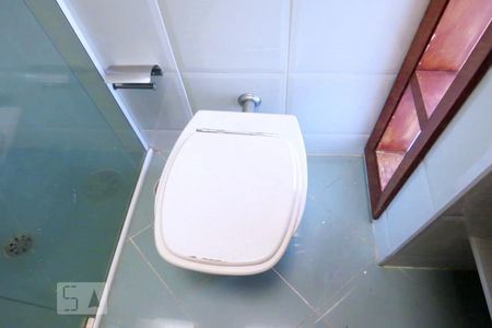 Casa à venda com 438m², 4 quartos e 6 vagasBanheiro da Suíte 2