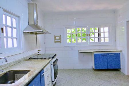 Casa à venda com 438m², 4 quartos e 6 vagasCozinha - Armários