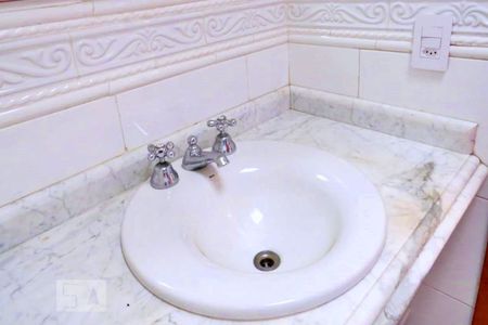 Casa à venda com 438m², 4 quartos e 6 vagasBanheiro da Suíte 3