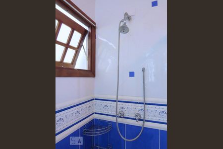 Casa à venda com 438m², 4 quartos e 6 vagasDucha