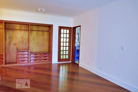 Casa à venda com 438m², 4 quartos e 6 vagasQuarto 1 - Suíte
