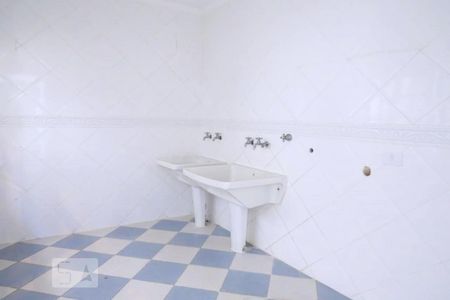 Casa à venda com 438m², 4 quartos e 6 vagasLavanderia