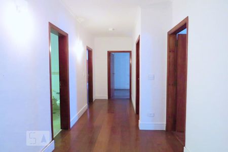 Casa à venda com 438m², 4 quartos e 6 vagasCorredor