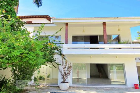 Casa à venda com 438m², 4 quartos e 6 vagasFachada