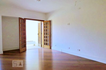 Casa à venda com 438m², 4 quartos e 6 vagasQuarto 1 - Suíte