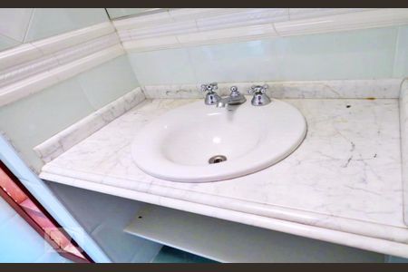 Casa à venda com 438m², 4 quartos e 6 vagasBanheiro da Suíte 3