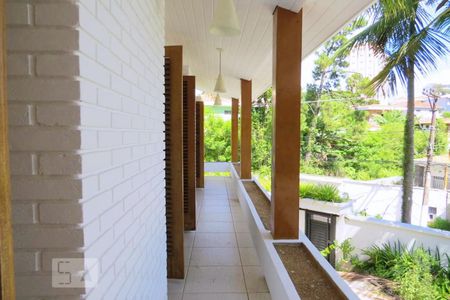 Casa à venda com 438m², 4 quartos e 6 vagasSacada