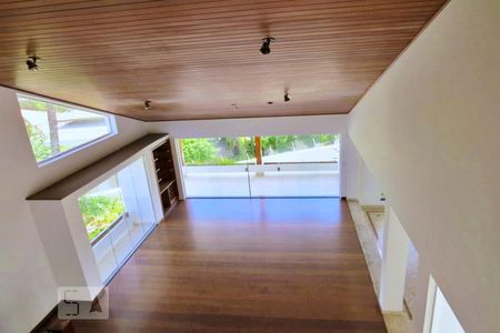 Casa à venda com 438m², 4 quartos e 6 vagasDetalhe