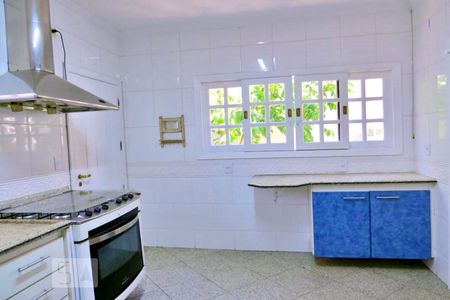 Casa à venda com 438m², 4 quartos e 6 vagasCozinha - Armários