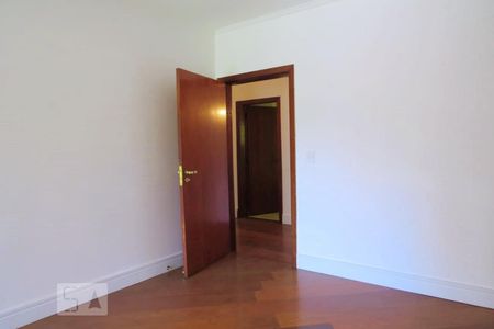 Casa à venda com 438m², 4 quartos e 6 vagasQuarto 2 - Suíte