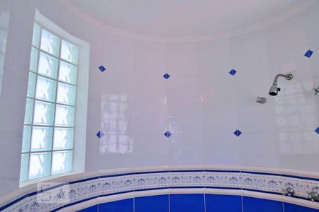 Casa à venda com 438m², 4 quartos e 6 vagasBanheiro da Suíte 1