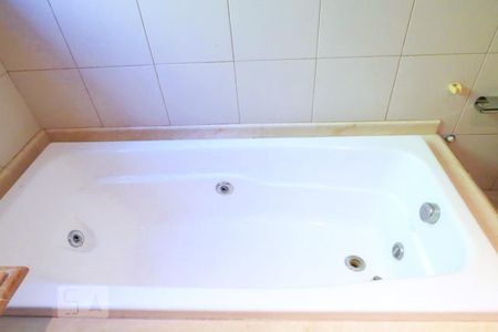 Casa à venda com 438m², 4 quartos e 6 vagasBanheira de Hidromassagem