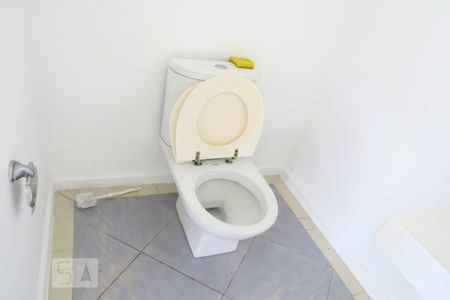 Casa à venda com 438m², 4 quartos e 6 vagasBanheiro de Serviço 2