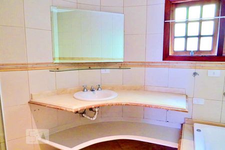 Casa à venda com 438m², 4 quartos e 6 vagasBanheiro 4