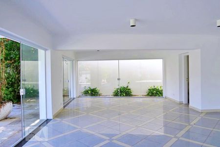 Casa à venda com 438m², 4 quartos e 6 vagasSalao de Festa