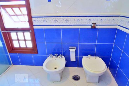 Casa à venda com 438m², 4 quartos e 6 vagasBanheiro da Suíte 1