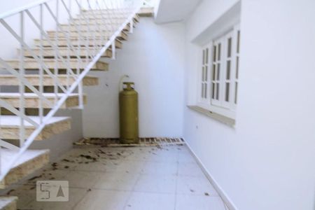 Casa à venda com 438m², 4 quartos e 6 vagasEscada